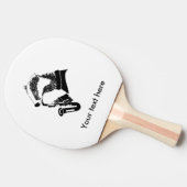 Zwart-witte dassen spelen een saxofoon tafeltennisbatje (Zijkant)