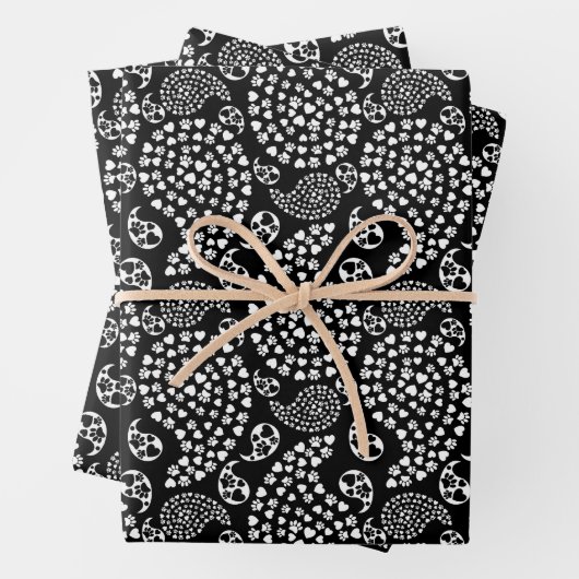 Zwart-witte dog en harten afdrukken van paisley inpakpapier vel (In situ)