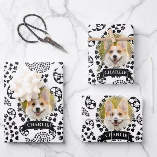Zwart-witte dog en harten afdrukken van paisley inpakpapier vel