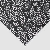 Zwart-witte dog en harten afdrukken van paisley tissuepapier (Detail)