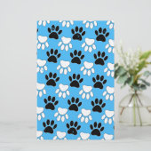 Zwart-witte en rode vlekken op blauwe achtergrond briefpapier (Staand voorkant)