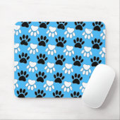 Zwart-witte en rode vlekken op blauwe achtergrond muismat (Met muis)