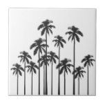 Zwart-witte, exotische tropische palmbomen tegeltje<br><div class="desc">Dit ontwerp van zwarte en witte tropische exotische palmbomen is perfect voor de trendy en stijlvolle persoon die alles graag heeft met de zomer of tropen. Dit grillige en leuke patroon is geweldig voor vele gelegenheden.</div>