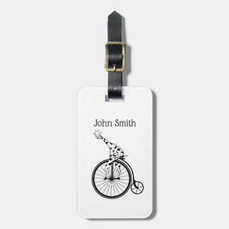 Zwart-witte giraf rijden op een fiets bagagelabel