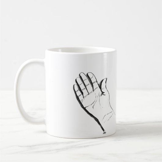 zwart-witte hand op koffiemok (Links)