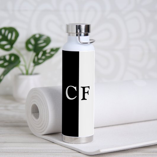 Zwart-witte helften aangepaste initialen waterfles (Yoga (Gedraaid) )