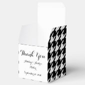 Zwart-witte houndstooth roze monogram bedankdoosjes (Geopend)