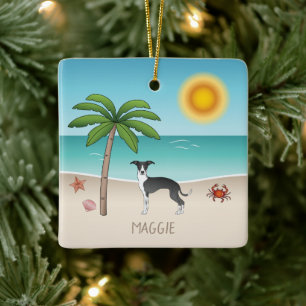 Zwart-witte Iggy-hond op tropisch zomerse strand Keramisch Ornament