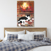 Zwart-witte kat ligt voor de open haard canvas afdruk (Insitu (Slaapkamer))