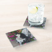 Zwart-witte kat met mooie bloemen Cute Glazen Onderzetter (Schuin)