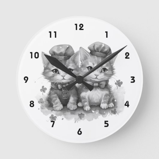 Zwart-witte kittens met strik stropdas en leuke pe ronde klok (Voorkant)