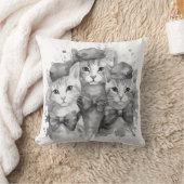 Zwart-witte kittens met strikken en petten kussen (Deken)