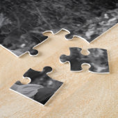 Zwart-witte Knight Galloping door de Bossen Legpuzzel (Zijkant)