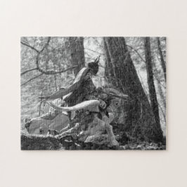 Zwart-witte Knight Galloping door de Bossen Legpuzzel