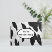 Zwart-witte Koeienhuid Verplaatsende aankondiging (Staand voorkant)