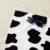 Zwart-witte-koeienvlekken, aangepast grappig strandlaken (In situ)