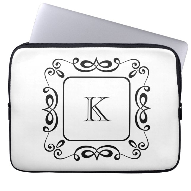 Zwart Witte Krul Bloem Initialen Monogram Laptop Sleeve (Voorkant)