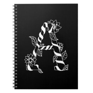 Zwart-witte letter "A" met Twining Flowers Notitieboek