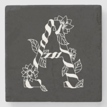 Zwart-witte letter "A" met Twining Flowers