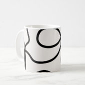 Zwart-witte, minimale lijnpenseelstreken koffiemok (Voorkant links)