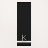 Zwart-witte moderne eenvoudige monogram naam yogamat (Voorkant)