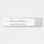 Zwart Witte Moderne Script Meisjesachtig Monogram  Deurbordje (Voorkant)