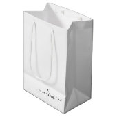 Zwart Witte Moderne Script Vrouwelijke Monogram Na Medium Cadeauzakje (Voorkant Gekanteld)