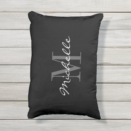 Zwart-witte monogram in de openlucht buitenkussen (Achterkant (verticaal))