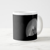 Zwart-witte Nautilus Schelp Grote Koffiekop (Voorkant rechts)