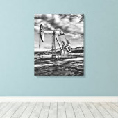 Zwart-witte oliebron pompen (Pumpjack) Unit Canvas Afdruk (Insitu (Houten vloer))