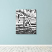 Zwart-witte oliebron pompen (Pumpjack) Unit Canvas Afdruk (Insitu (Houten vloer))