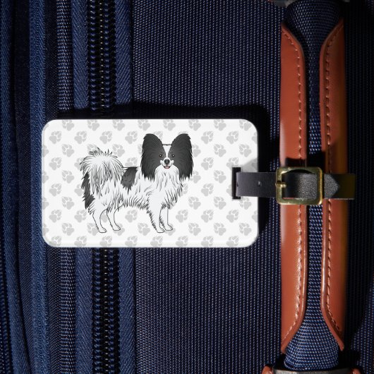 Zwart-Witte Papillon Cute Hond Met Aangepaste Teks Bagagelabel (Voorkant Insitu 4)