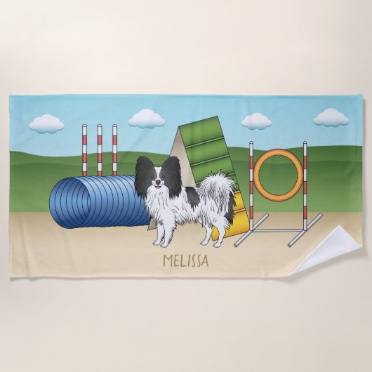 Zwart-Witte Papillon Met Agilityapparatuur Strandlaken (Voorkant)