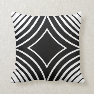Zwart-witte patroonpijllaag kussen