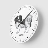 Zwart-Witte Phalène Met Aanpasbare Naam Ronde Klok (Hoek)