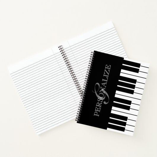 Zwart-witte pianosleutels, aangepaste naam monogra notitieboek (Binnen)