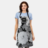 Zwart & Witte Pioenen Waterverf Bloemen Monogram Schort (Gedragen)