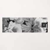 Zwart & Witte Pioenen Waterverf Bloemen Monogram Yogamat (Voorkant (horizontaal))