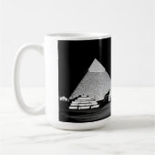 Zwart-witte piramides koffiemok (Links)