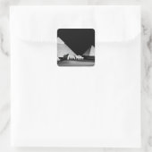 Zwart-witte piramides vierkante sticker (Tas)