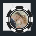 Zwart-witte pokerchip bruiloft elopement feest kaart<br><div class="desc">Verbluft je vrienden en familie door ze deze zwart-witte pokerchip bruiloft foto elopement aankondiging/uitnodigingen te sturen. Ze kijken ernaar uit om bij deze zeker leuke viering aanwezig te zijn!</div>