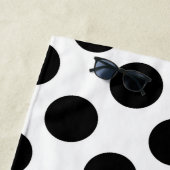 Zwart-witte pooldots, gedopt, Jouw naam Strandlaken (In situ)