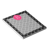 Zwart-witte quatrefolie met monogram notitieblok (Schuin)