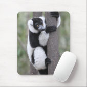 Zwart-witte rode Lemur op boom Muismat (Met muis)