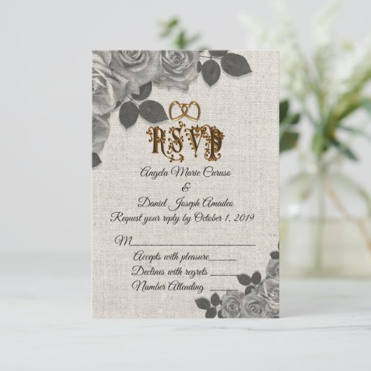 Zwart-witte rozen op linnen huwelijks-RSVP Kaart (Staand voorkant)