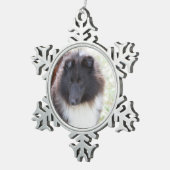 Zwart-witte Sheltie Tin Sneeuwvlok Ornament (Rechts)