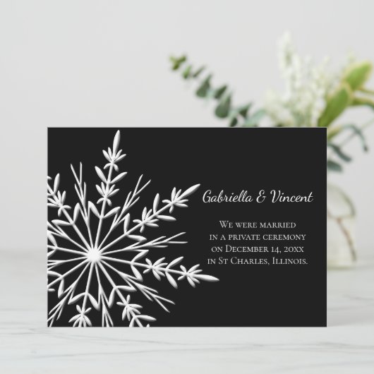 Zwart-witte sneeuwvlokhuwelijken/lolling feestdagenkaart (Staand voorkant)