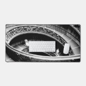 Zwart-witte spiraalvormige trap bureaumat (Keyboard & Muis)
