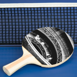 Zwart-witte spiraalvormige trap tafeltennisbatje