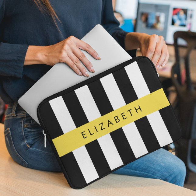 Zwart-witte strepen, Gestreept, Lijnen, Jouw naam Laptop Sleeve (Creator heeft geüpload)